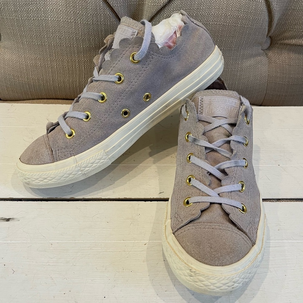 Converse Chuck Taylor All Star Ox Frilly Thrills Egret Suede 3 US Child